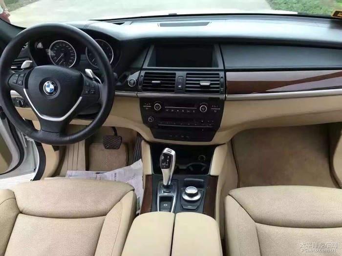 萨瓦纳-二十多可以买哪些豪车？可以买奔驰S550、奥迪Q7、宝马X6、路虎揽胜、卡宴…