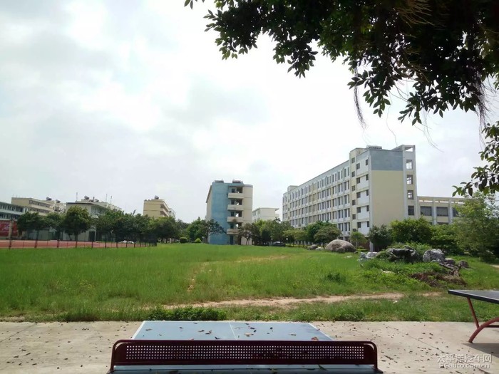 贵港市港南中学