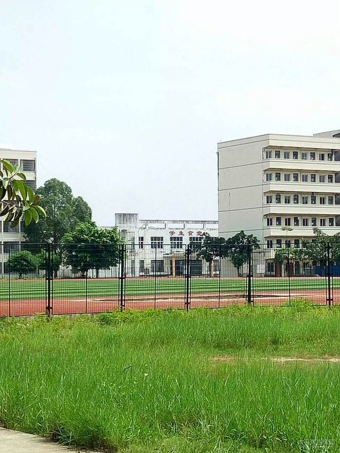 贵港市港南中学