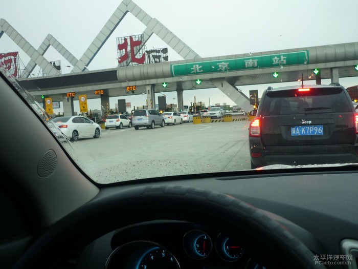 河北进京的收费站.