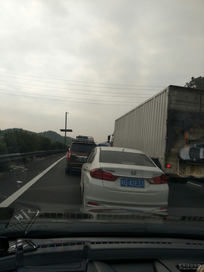 为什么G42高速长岭关服务器频繁出现堵车现象？