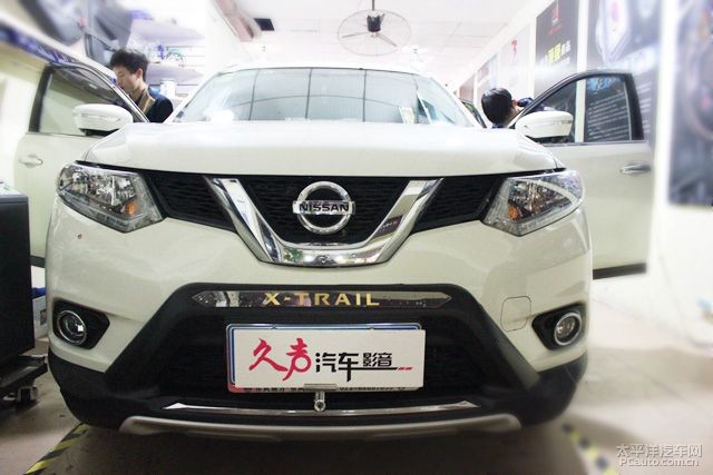 重庆汽车音响改装 奇骏惠威F1600 CF260 惠威V6低音炮 四门MCA隔音高清图片
