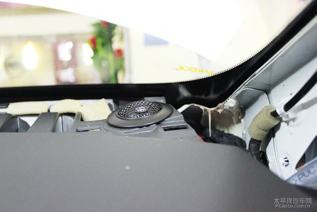 重庆汽车音响改装 奇骏惠威F1600 CF260 惠威V6低音炮 四门MCA隔音高清图片
