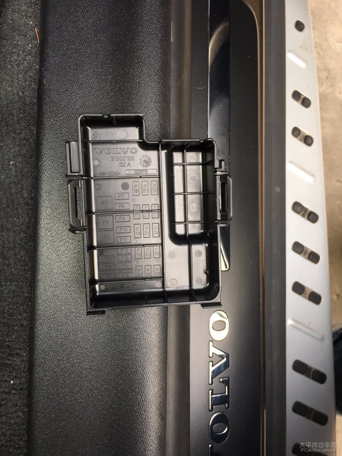 沃尔沃xc60保险盒取电装设行车记录仪(可实现停车监控)