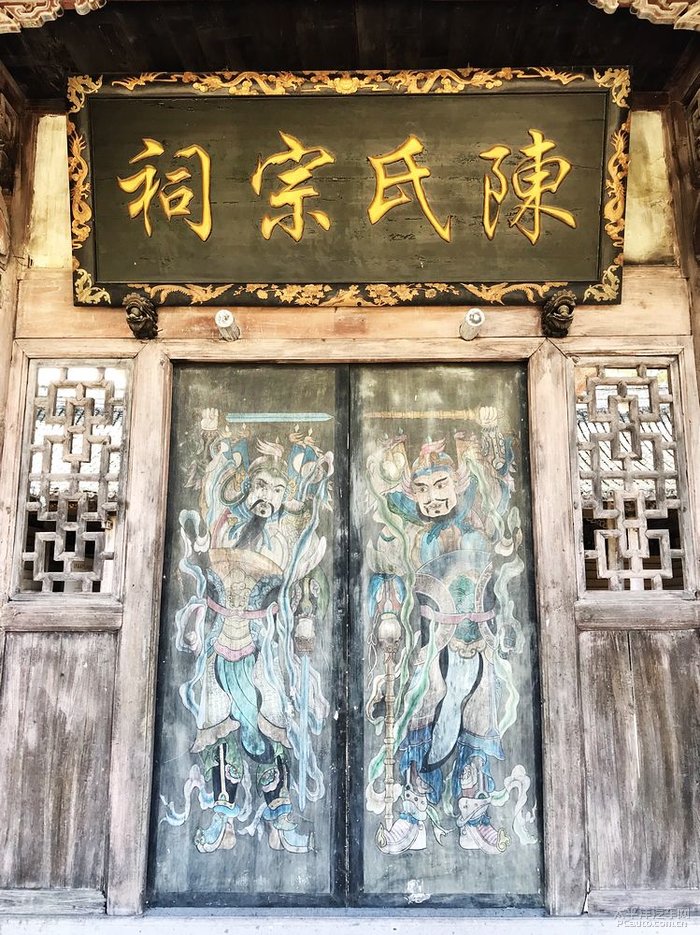 陈氏祠堂,祠堂内供奉着祖先的牌位,这是其他小镇上没有的.