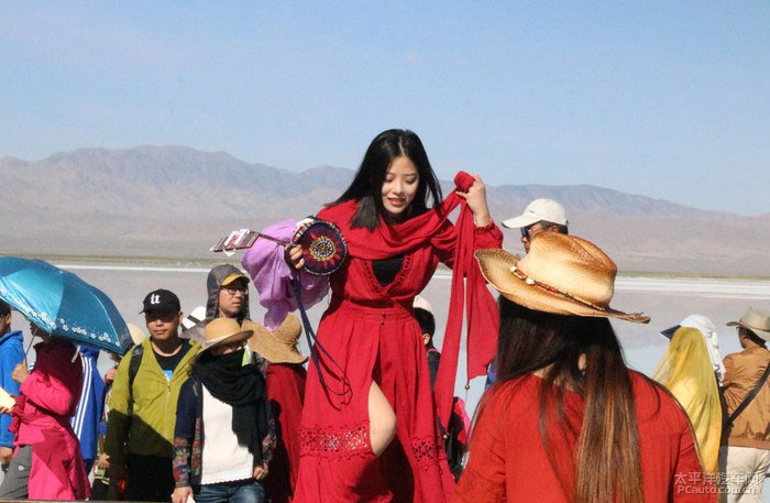 美女永远是一道风景.