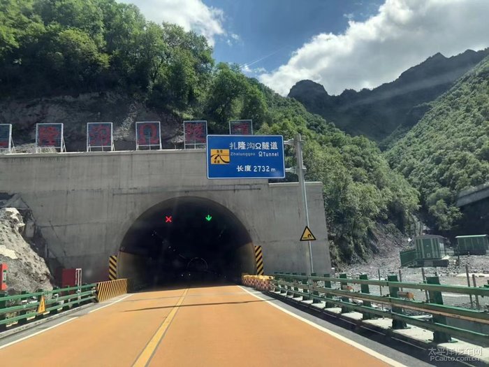 扎隆沟隧道 全国首条曲径通幽式的"Ω"隧道有效平缓了达坂山纵坡高差