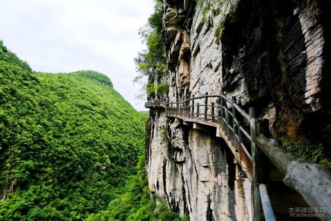 游湖北恩施地心谷景区