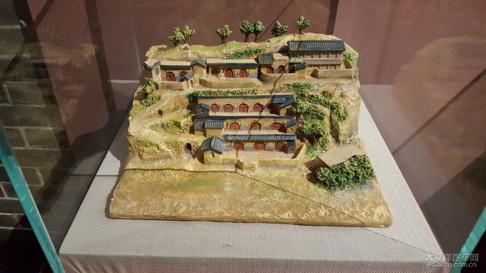迷你的陕北窑洞模型,将黄土高原独特的建筑风格以全貌的方式展示在