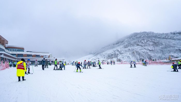 云上草原星空滑雪场