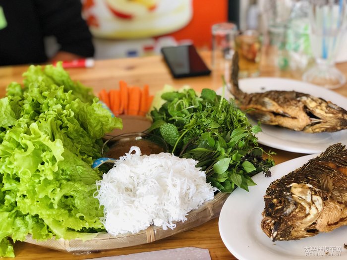 第二天的第一餐,菜包鱼,鱼肉香脆,酱料爽口,蔬菜鲜美