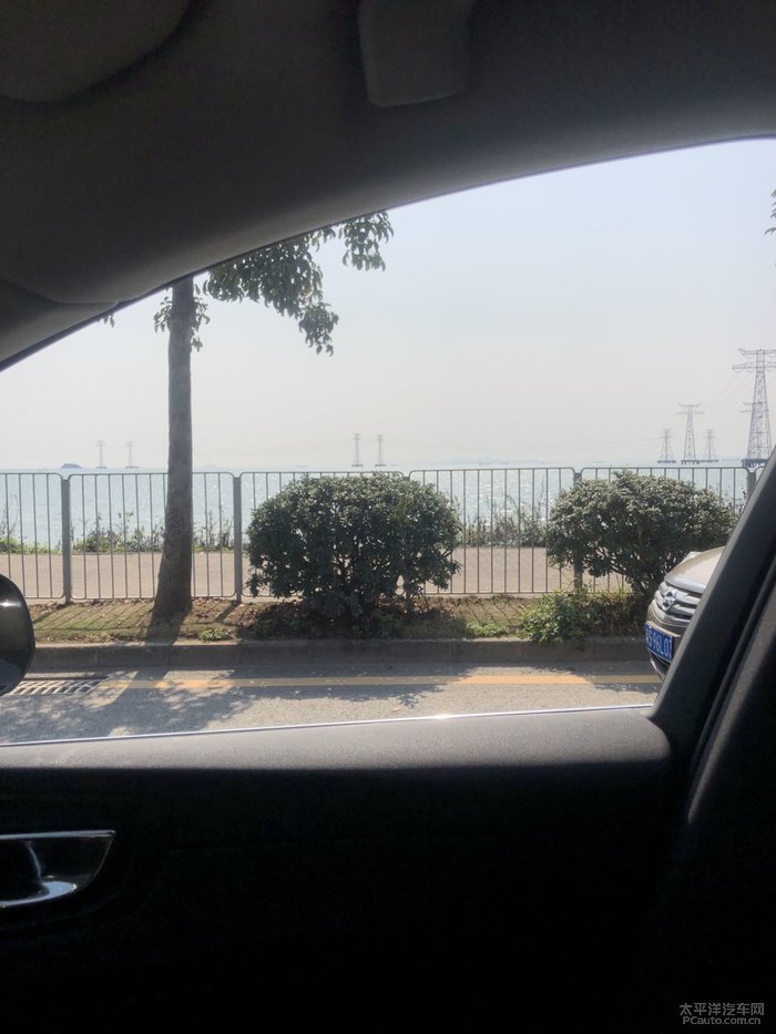 驾驶沃尔沃xc60驱车南下追寻夕阳的脚步,车窗外的沿江高速
