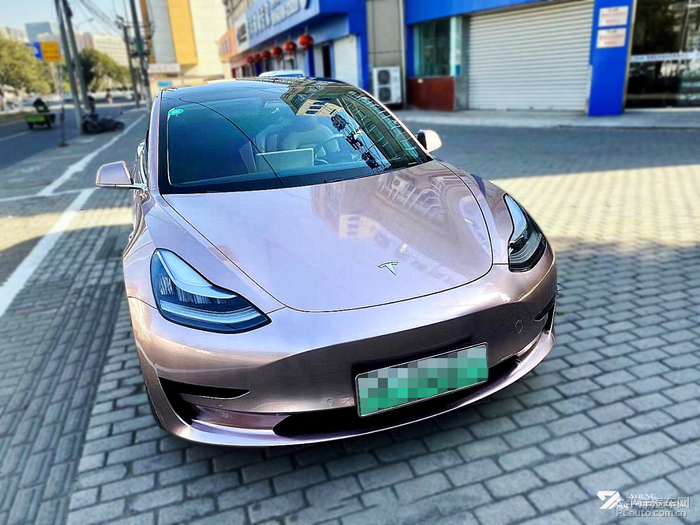 特斯拉model3改色冰莓粉案例实拍