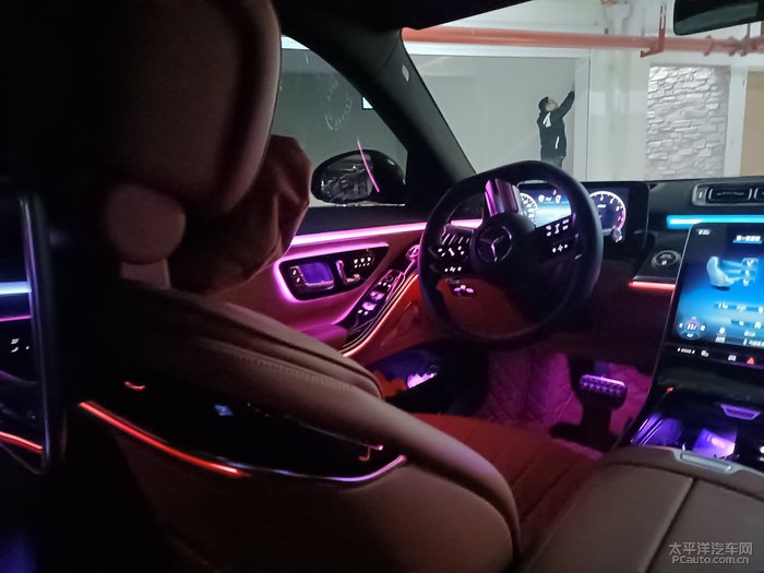 新一年22款奔驰s450升级原厂主动环境氛围灯配件施工效果展示_迈巴赫