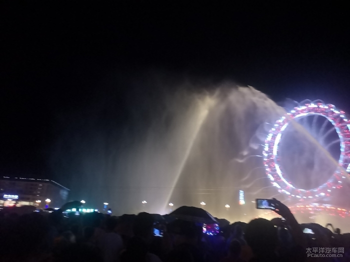 前往欣赏太白山音乐喷泉之夜景