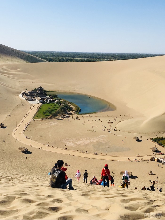 月牙泉全景