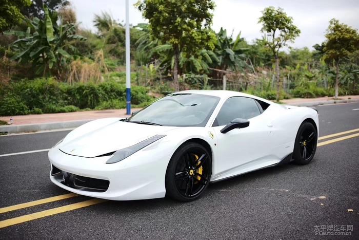 12款法拉利f458 德版 白色黑内 碳纤维方向盘蓝牙系统