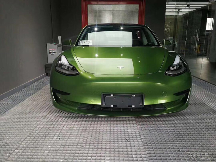 杭州特斯拉model3贴曼巴绿改色膜,保时捷原厂色系_车