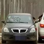 開(kāi)車(chē)太難了，如何判斷車(chē)寬？