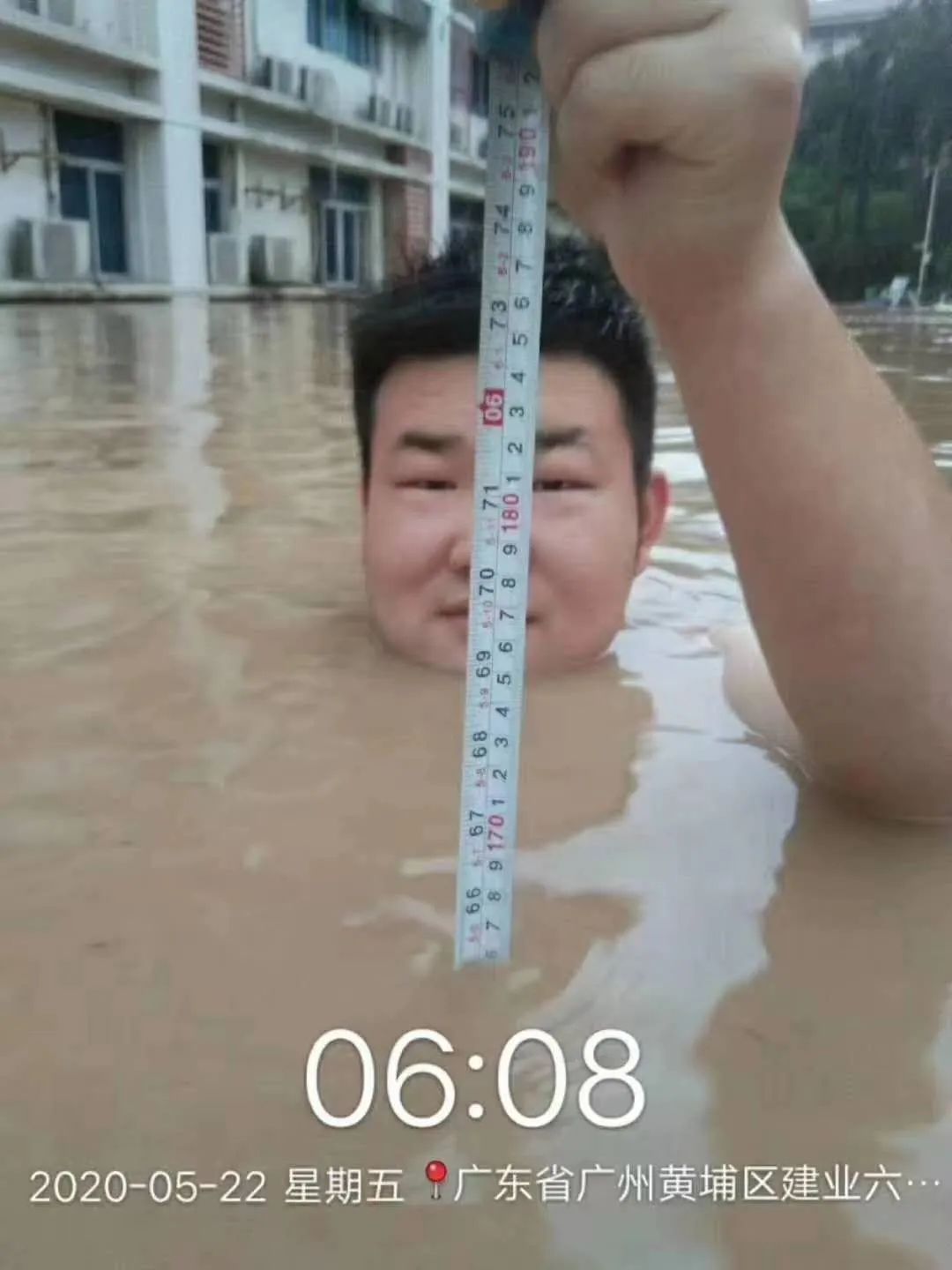 今天，被暴雨袭击后的广州火了，车惨了！