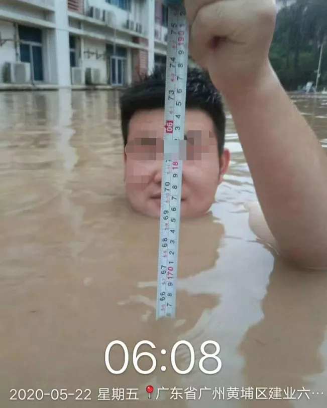 老广：车被暴雨泡了？哦，我先摸条鱼