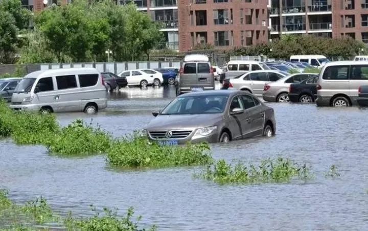 雨天不能不知的涉水技巧