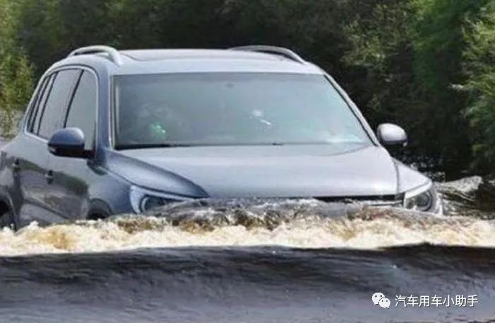 电动车遇到水该怎么开？ 电动车雨天能充电吗？