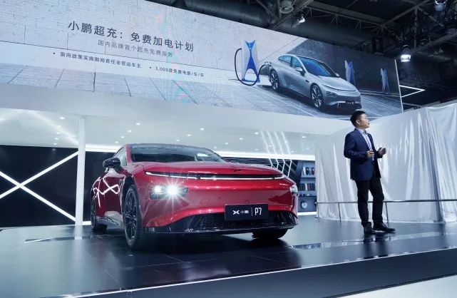 构建智能安全产品矩阵 哪吒汽车携三款车型亮相北京车展