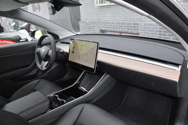 乐视汽车被乐视网告上法庭|新款特斯拉Model 3内饰谍照