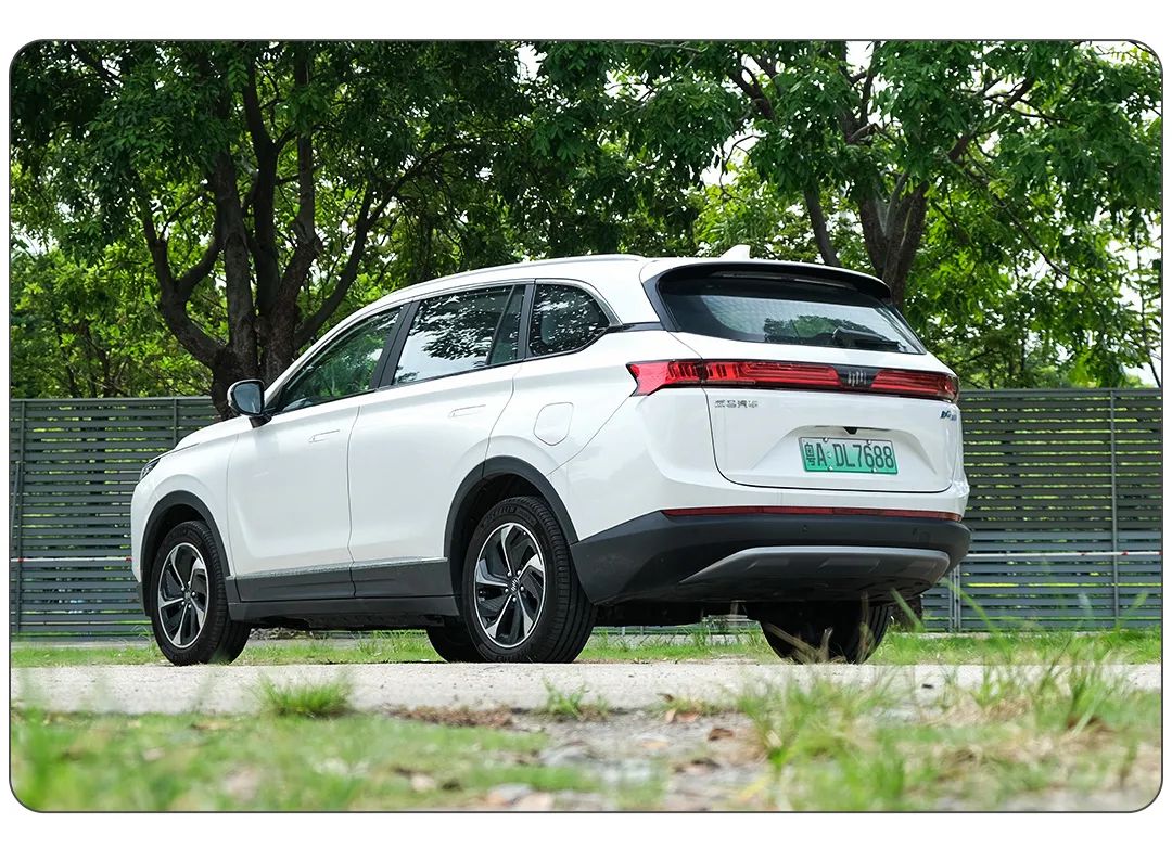售價20來萬的國產(chǎn)SUV 每公里3毛多 值得買不？