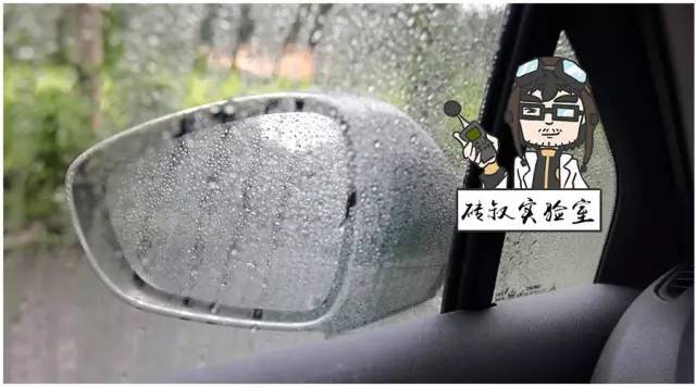 【實測】雨天開車，車窗玻璃上涂上這些東西，視線真的會變好嗎？