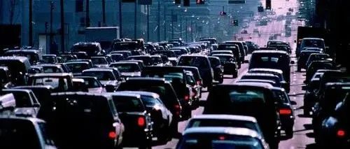 為什么這次一定要救汽車？你們可能不太清楚這個行業有多重要 | 站著說話