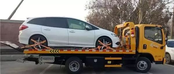 違章后的拖車(chē)費(fèi)、停車(chē)費(fèi)該交嗎？這些情況可以對(duì)交警說(shuō)不！