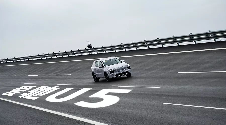 NB！这款中国品牌的SUV，在雨天竟能超160km/h速度过弯！