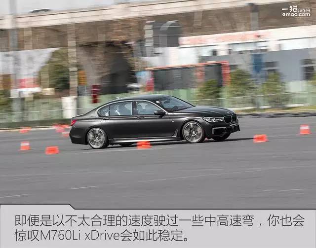 宝马m760li xdrive 让v12的情怀飞一会|试驾