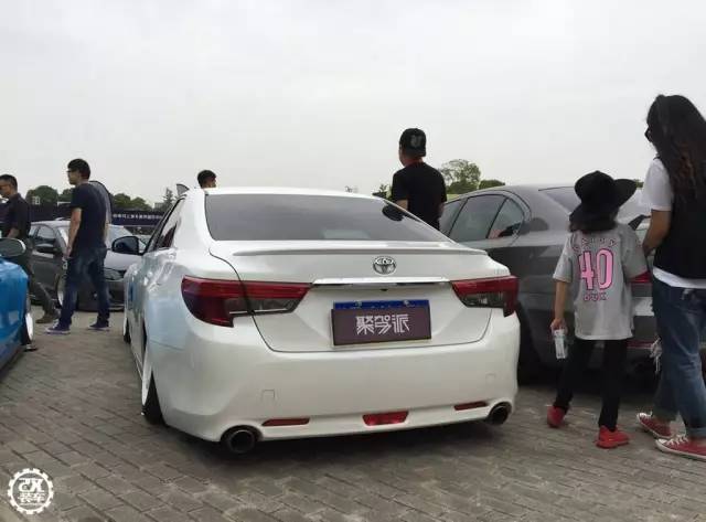 江苏车友丨简单干净的v6后驱车,丰田锐志低趴改装案例