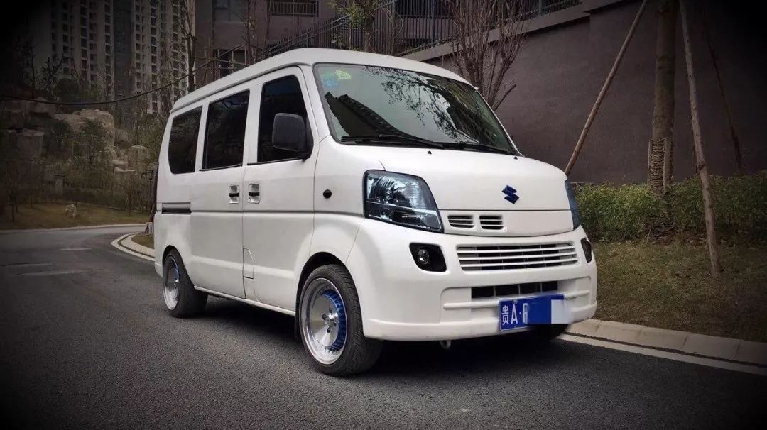 李鼠哥那臺我不喜歡，所以自己改了一臺！鈴木浪迪改裝案例