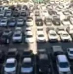 視頻丨醫(yī)院停車(chē)難催生“找車(chē)位黃?！保?輛車(chē)5元提成