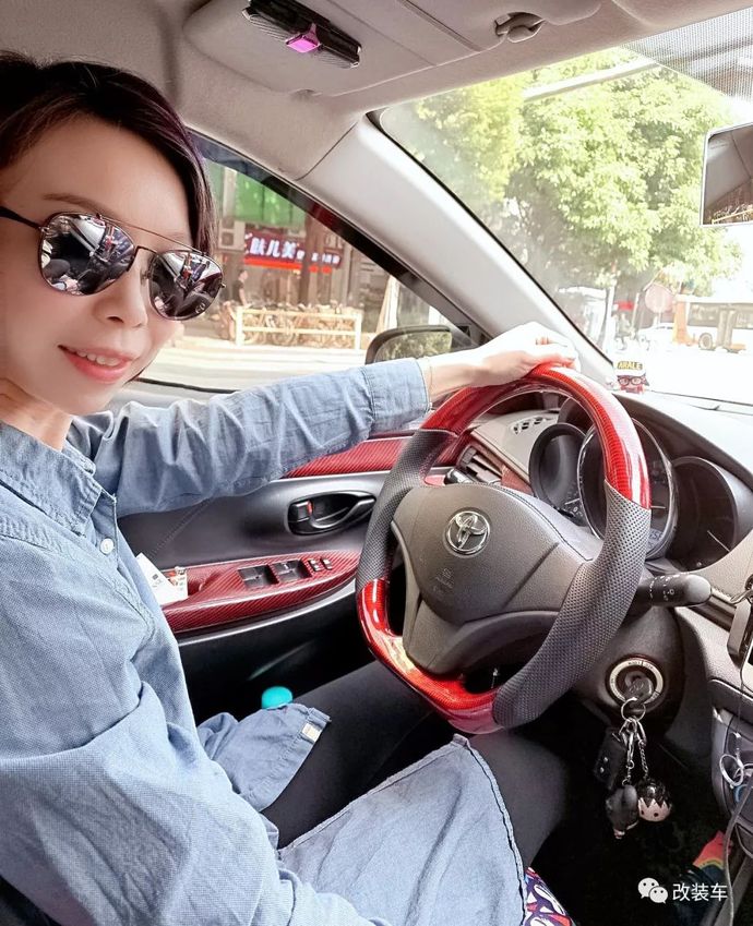 广州女孩玩充满,这辆丰田致炫的女生打死了少改装教师内饰图片
