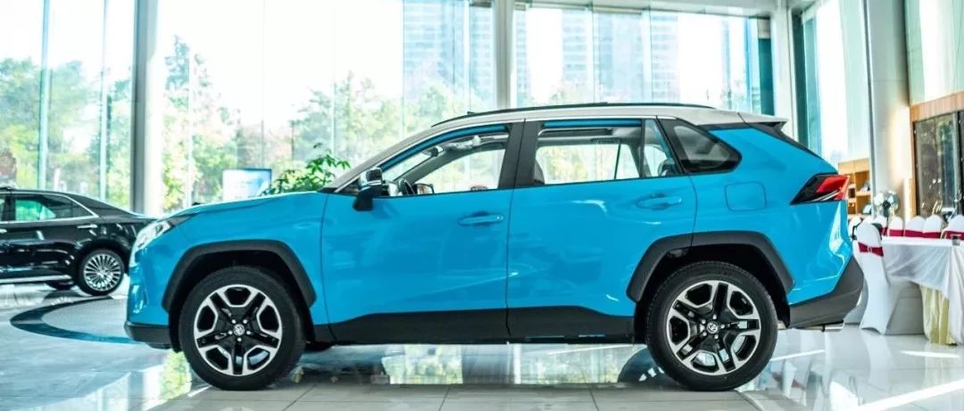 全新RAV4到店实拍：部分配置20万起开始预售