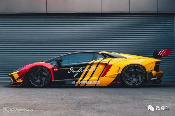 装上二代lb宽体的兰博基尼aventador,像是从漫画里开出来的大牛!