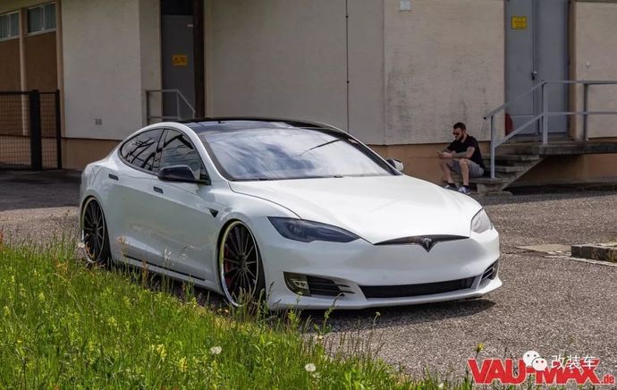 秒天秒地秒空气的特斯拉model s,改装后在姿态上也不