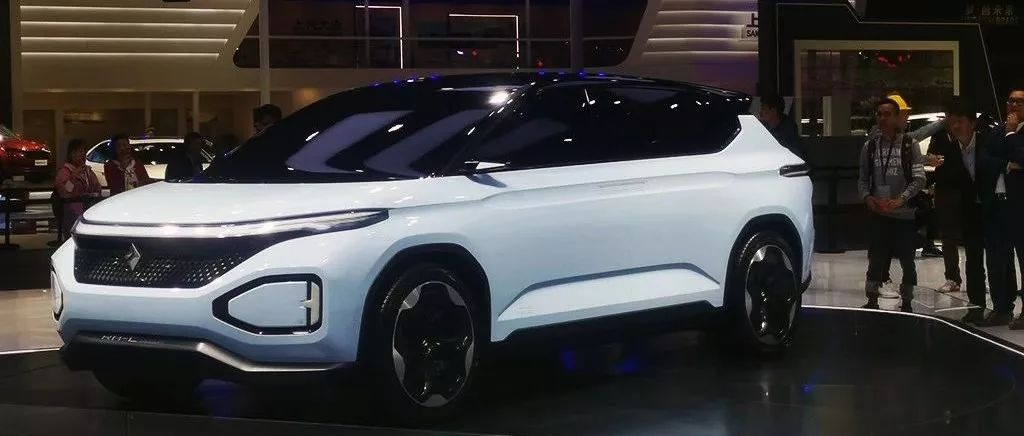 RM-C概念車：“新寶駿”品牌電動化戰(zhàn)略的首款車型 丨車展探館