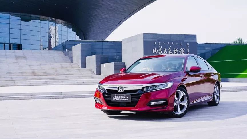 帶著中級車的尊嚴(yán)與驕傲 試第十代雅閣銳混動