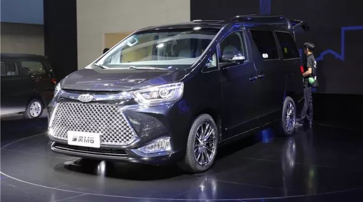 我們來(lái)看看廣州車(chē)展上幾款辣眼丑車(chē),備好紙巾擦眼淚!