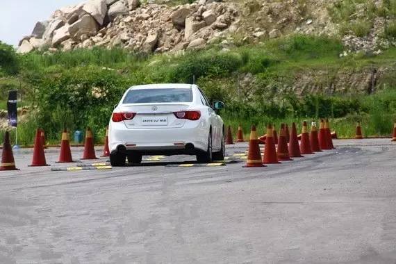 后驅(qū)車這么受大家追捧？正當(dāng)壯年，為何豐田銳志獨(dú)自沒落