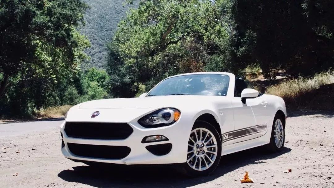 開(kāi)了菲亞特124 Spider，才知道馬自達(dá)MX-5有多好 | 海外評(píng)測(cè)