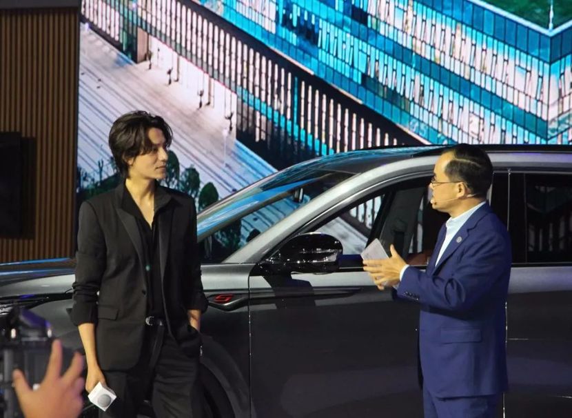 与此同时,长安宣布著名影视明星陈坤担任长安汽车品牌代言人
