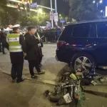 重庆公交车案翻版？男子被女友锁喉致SUV失控，7人死伤！