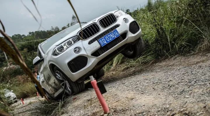 探索神秘雨林 我竟湿了身 2017 BMW X之旅南区挑战赛 | 驾视